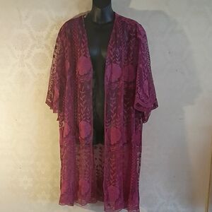 Torrid Sheer Floral Lace Kimono in Dark Rose? Color. Size 3/4 In Torrid Sizing.